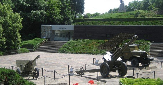 soviet soldiers buried at sealow heights